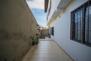 Image 21 - 924335