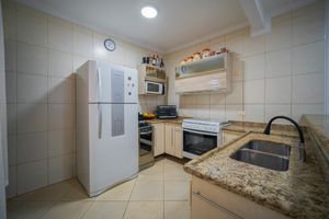 Image 8 - 924335