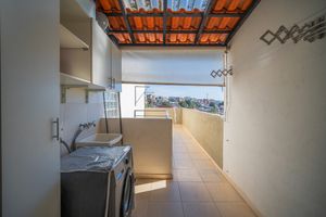 Image 19 - 924335