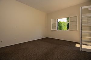 Image 19 - 924337