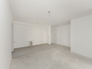 Image 19 - 924346