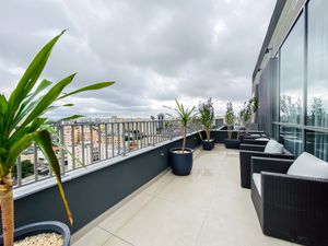 Image 33 - 924346