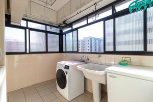 Image 13 - 924356