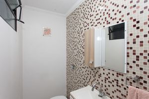 Image 11 - 924358