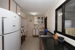 Image 8 - 924358