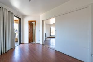 Image 6 - 924369