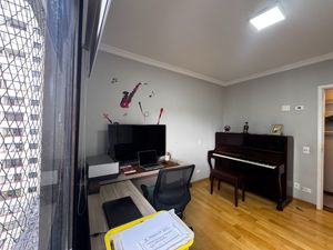 Image 21 - 924375