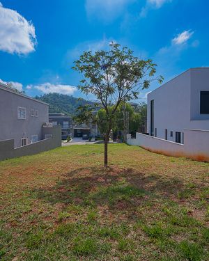 Image 1 - 924382