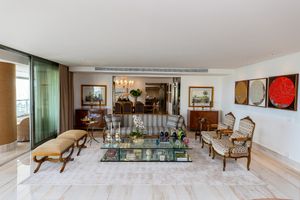 Image 13 - 924388
