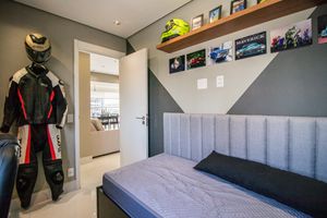 Image 17 - 924393