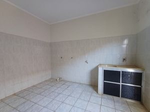 Image 17 - 924400