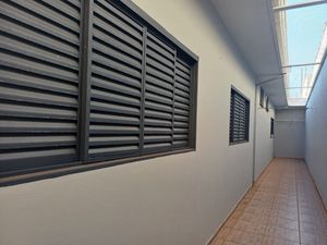 Image 28 - 924400