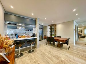 Image 10 - 924412