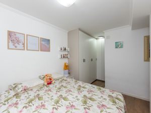 Image 17 - 924415