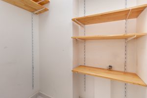 Image 9 - 924420