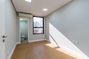 Image 8 - 924426