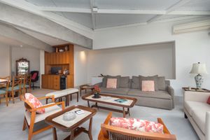 Image 4 - 924439