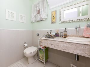 Image 9 - 924449