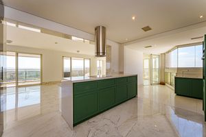Image 14 - 924451