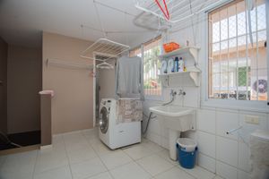 Image 23 - 924460