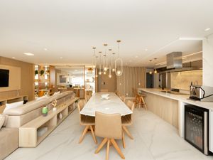 Image 6 - 924461