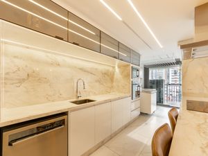Image 25 - 924461