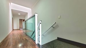 Image 10 - 924477