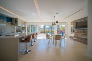 Image 21 - 924479