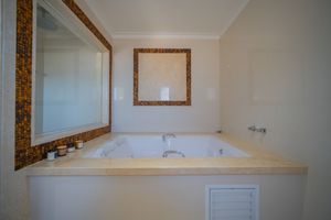 Image 13 - 924479