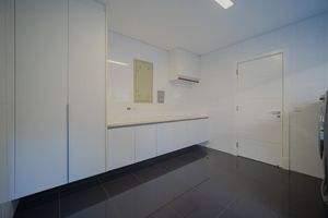 Image 10 - 924479