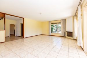 Image 8 - 924485