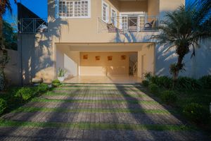 Image 1 - 924493