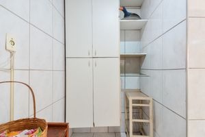 Image 17 - 924513