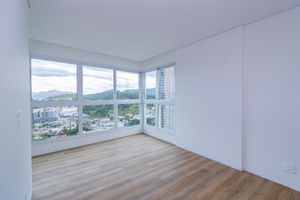 Image 21 - 924515