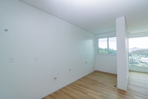 Image 13 - 924515