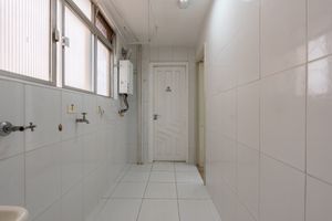 Image 21 - 924516