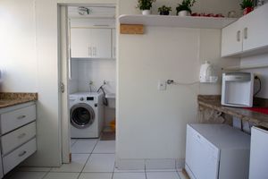 Image 28 - 924518