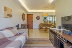 Image 6 - 924533