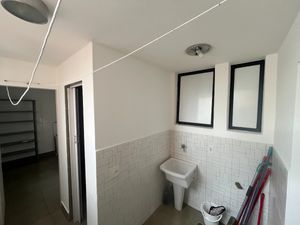 Image 19 - 924536