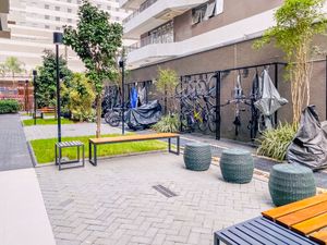 Image 37 - 924544