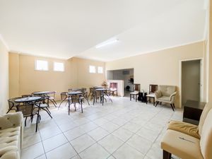 Image 32 - 924556