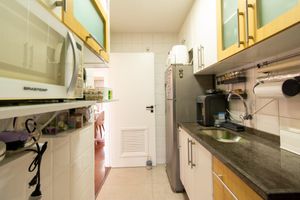 Image 7 - 924558