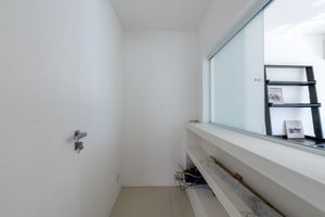 Image 25 - 924559