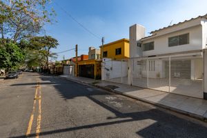 Image 3 - 924559