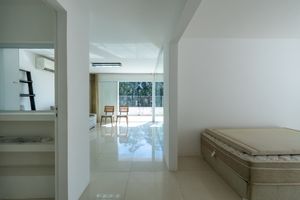 Image 32 - 924559