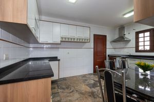 Image 37 - 924560