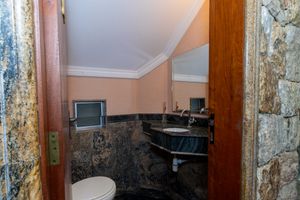 Image 11 - 924560
