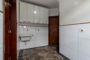 Image 40 - 924560