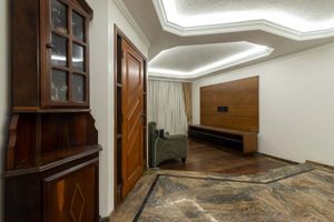 Image 6 - 924560