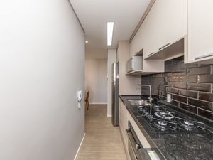 Image 19 - 924562